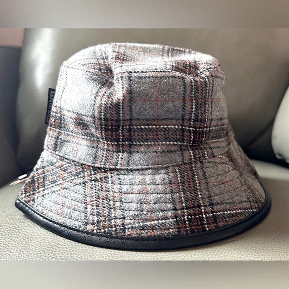 Steve Madden Accessories - Steve Madden reversible bucket hat